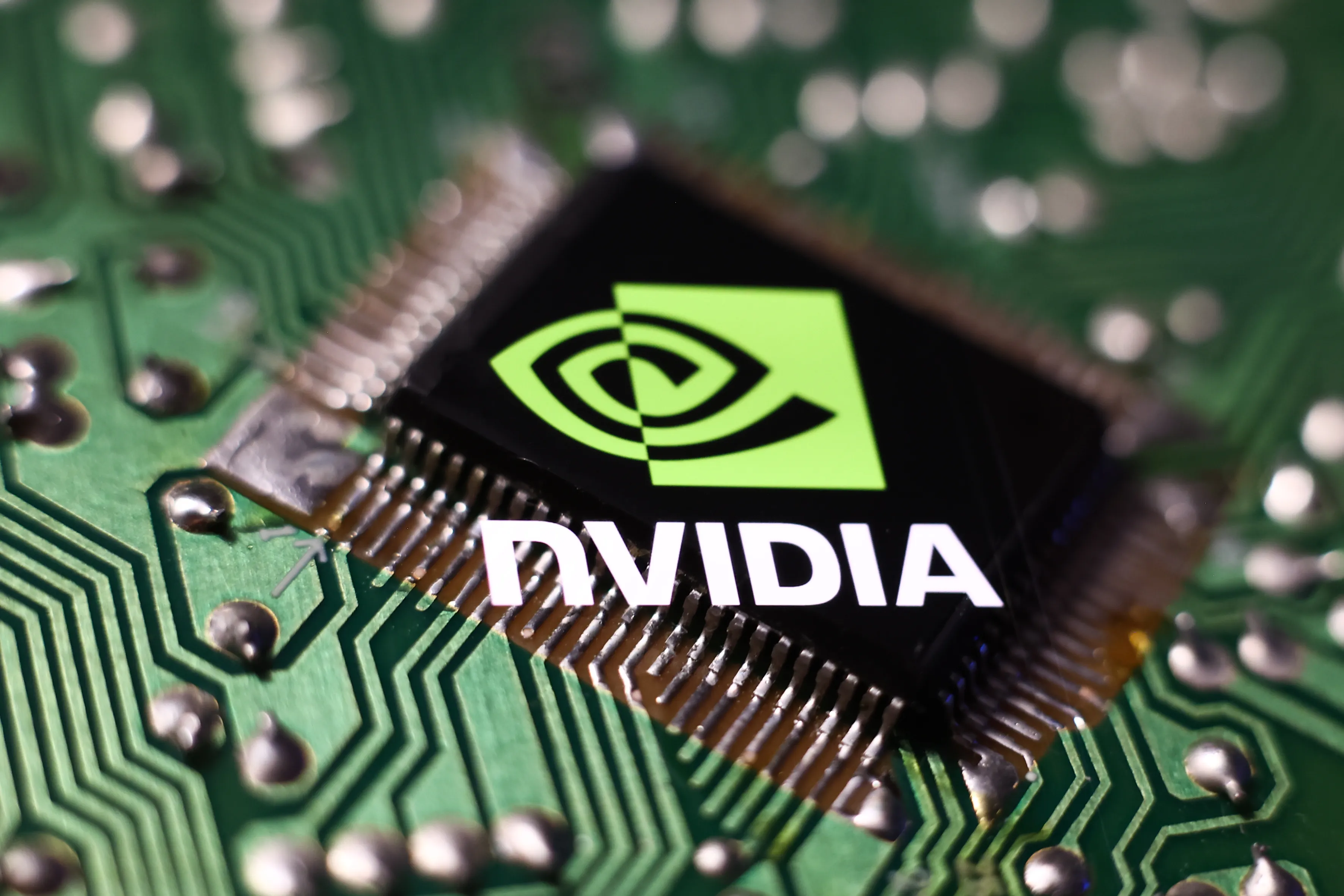 Nvidia Aktienanalyse Update: 70 % Wachstum, CUDA-Burggraben und die günstigste Bewertung seit Jahren