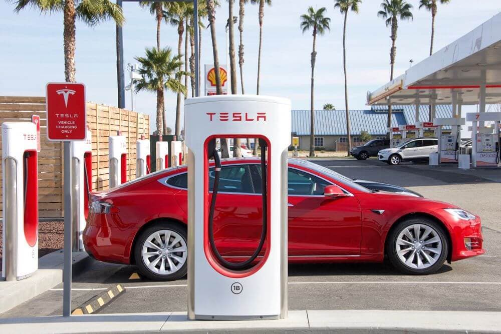 Tesla Aktie im Crash: Wie geht es weiter? Jetzt kaufen?