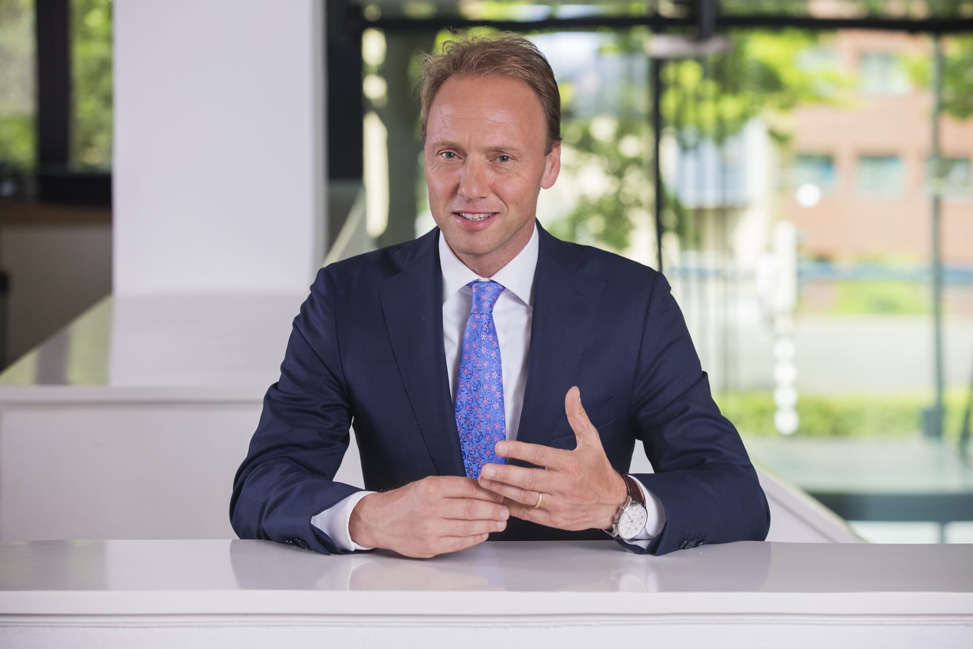 Hein Schumacher wurde im Juli 2023 zum Chief Executive Officer ernannt. Als CEO von Unilever ist Hein für die Führung eines der weltweit größten und geografisch vielfältigsten Konsumgüterunternehmen verantwortlich, das in 190 Ländern vertreten ist und täglich 3,4 Milliarden Menschen bedient.