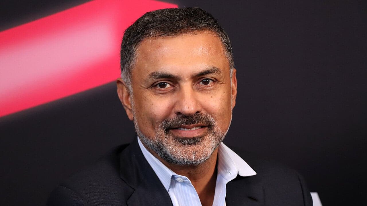 Nikesh Arora wurde am 9. Februar 1968 in Ghaziabad, Indien, geboren. Er absolvierte einen Bachelor-Abschluss in Elektrotechnik am Indian Institute of Technology (BHU) Varanasi und erwarb anschließend einen M.S. in Business Administration von der Northeastern University sowie einen M.S. in Finance vom Boston College. Vor seiner Tätigkeit bei Palo Alto Networks hatte er führende Positionen bei Google inne, darunter die des Chief Business Officer, und war Präsident sowie Chief Operating Officer der SoftBank Group Corp. 