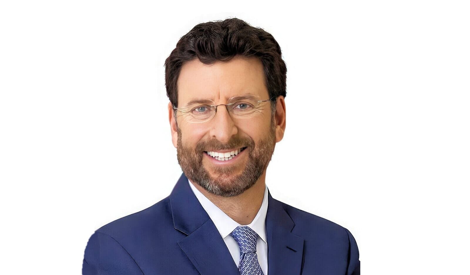 Gary S. Guthart ist promovierter Physiker und seit 1996 Teil von Intuitive Surgical. Er arbeitete zunächst in Forschung & Entwicklung und stieg anschließend systematisch durch die Unternehmenshierarchie auf. Seit 2010 leitet er das Unternehmen als CEO und seit 2020 zusätzlich als Chairman. Er gilt als technisch versiert, langfristig orientiert und außergewöhnlich analytisch – ein CEO, der Technologie und Geschäftsmodell gleichermaßen durchdringt.